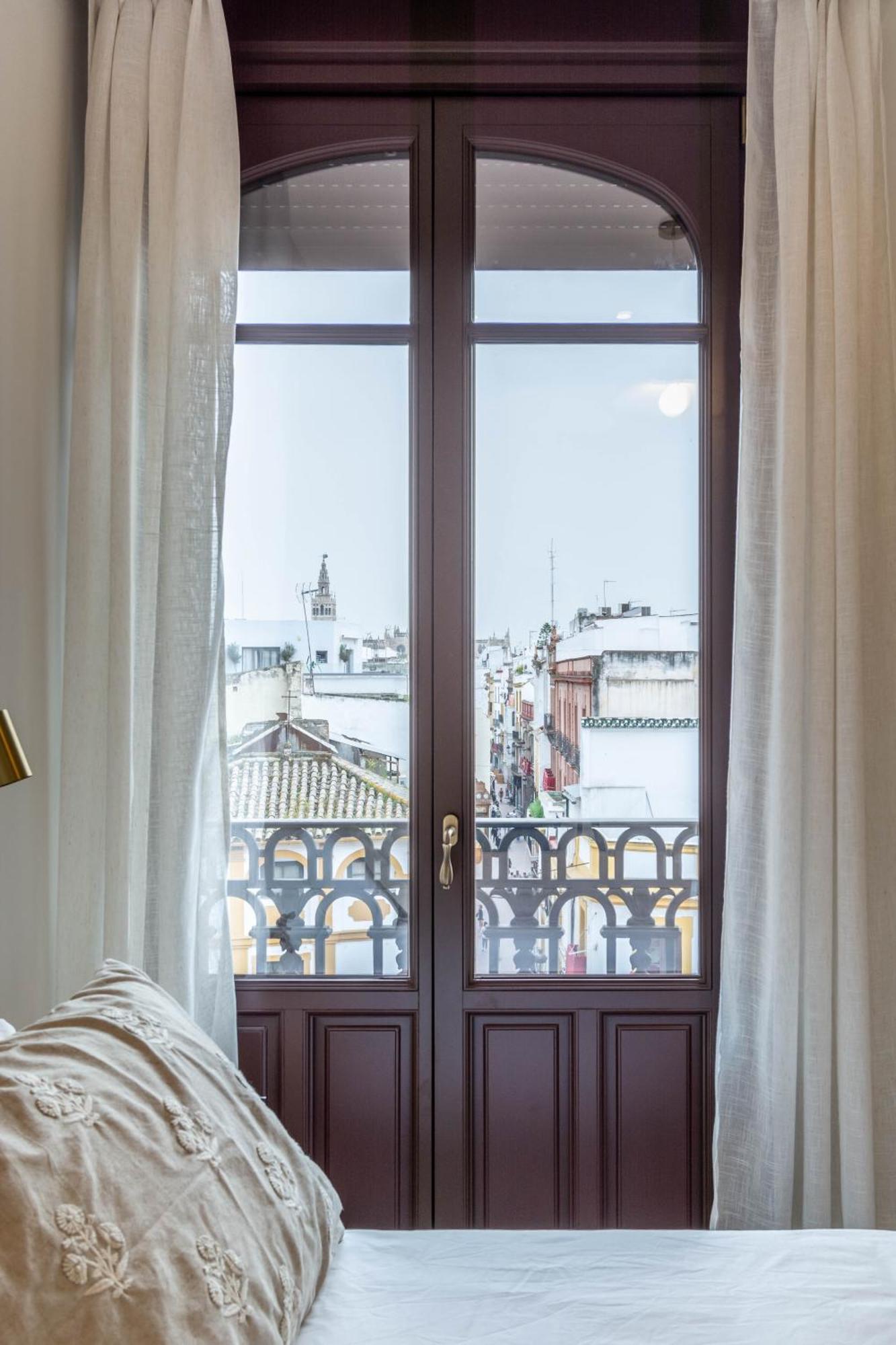 Betis Suites-La Campana Seville Exterior photo