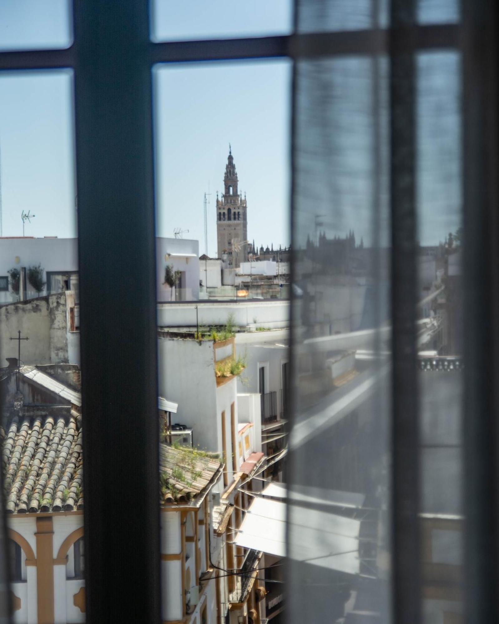 Betis Suites-La Campana Seville Exterior photo