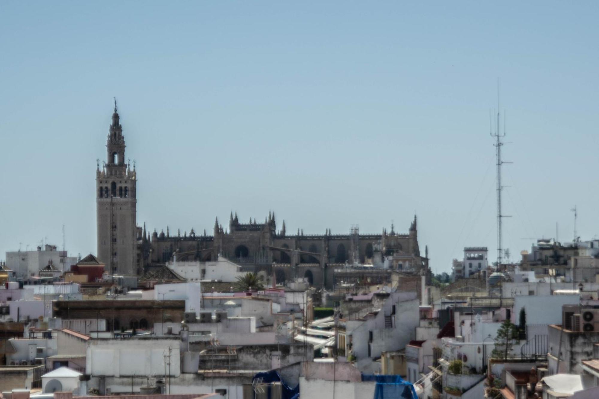 Betis Suites-La Campana Seville Exterior photo