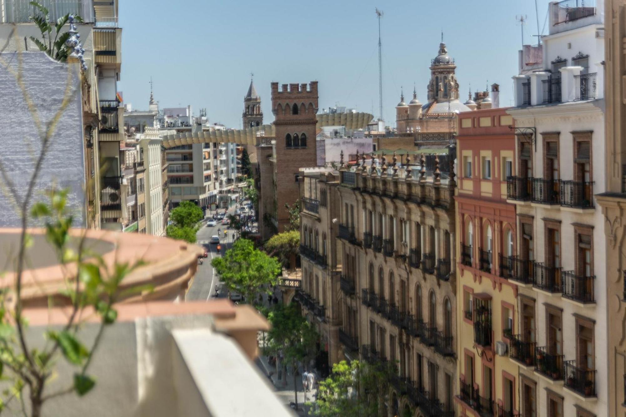 Betis Suites-La Campana Seville Exterior photo