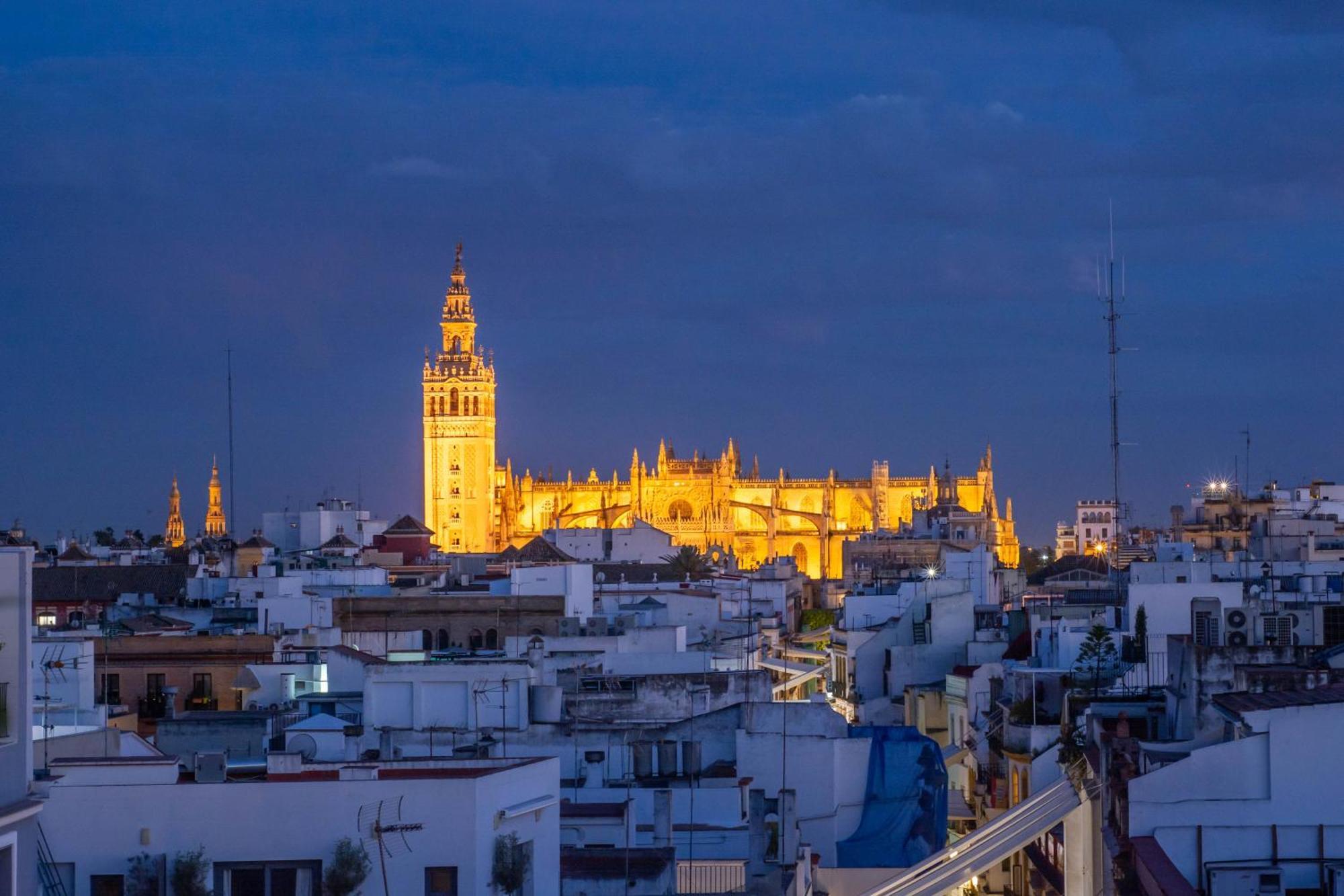 Betis Suites-La Campana Seville Exterior photo